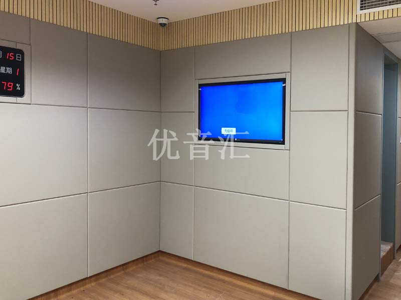 16审讯室防火棉软包.jpg