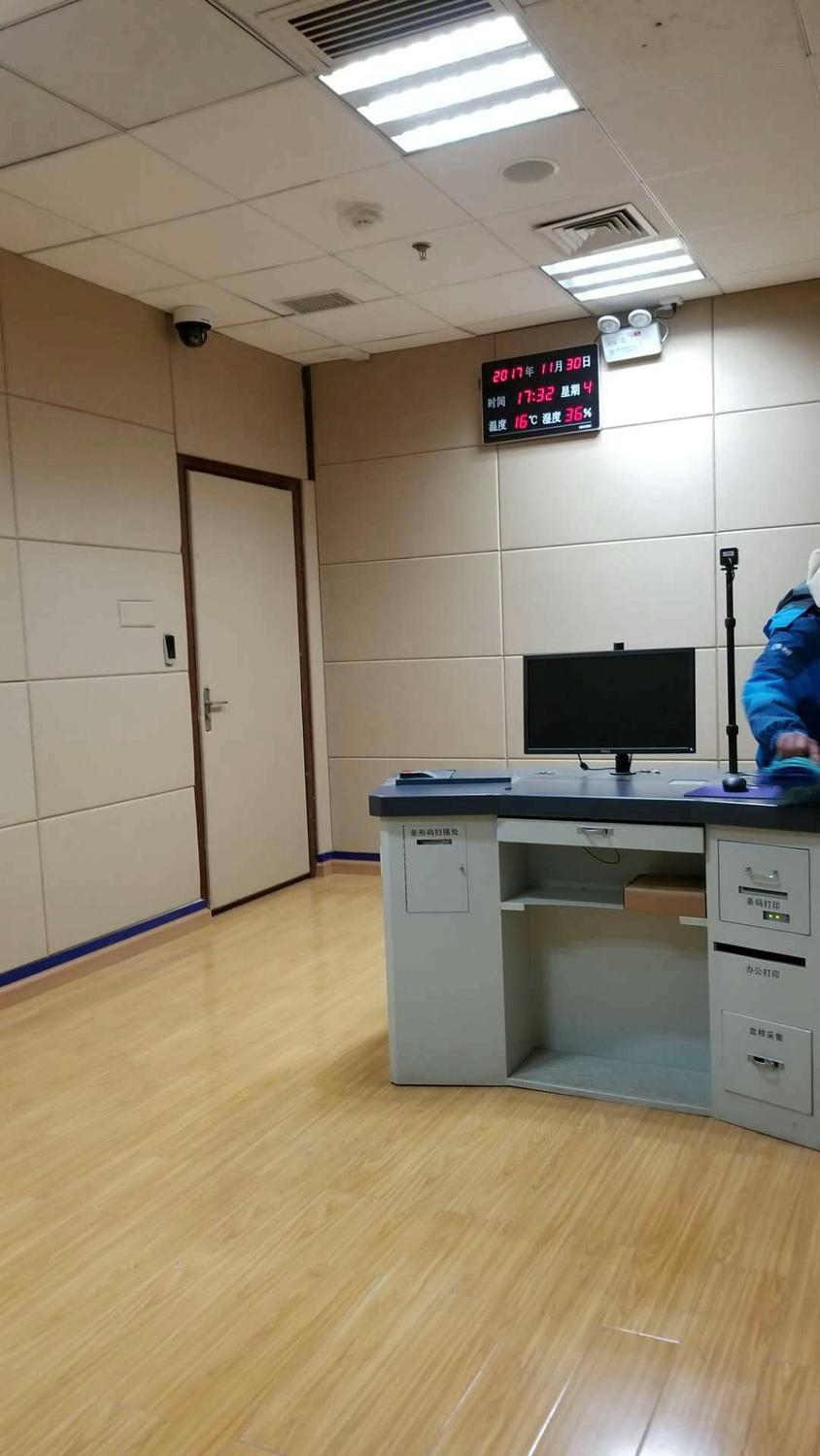 审讯室防撞软包和防火吸音板是如今审讯室,电影院,看守所等场所常用的